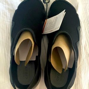 Crocs Swiftwater Mesh Wave (Men Size 9) BRAND NEW